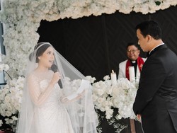 Tina Toon Senang Pernikahan Impian dan Intim Terwujud