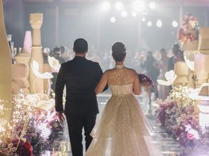Di Balik Pernikahan Tina Toon yang Terkesan Ditutup-tutupi Di Balik Pernikahan Tina Toon yang Terkesan Ditutup-tutupi