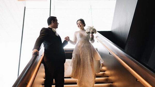 8 Foto Pernikahan Tina Toon yang Ternyata Sudah Menikah di Bulan Juni