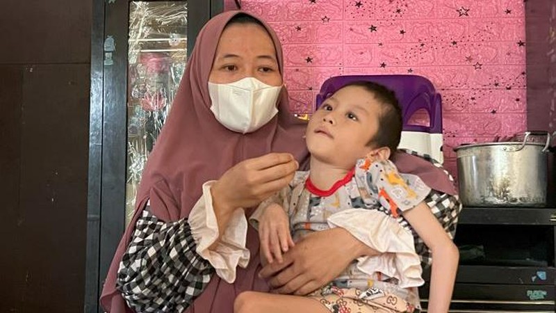 Yuk Bantu Azka, Penderita Cerebral Palsy hingga Tinggal Tulang Berbungkus Kulit