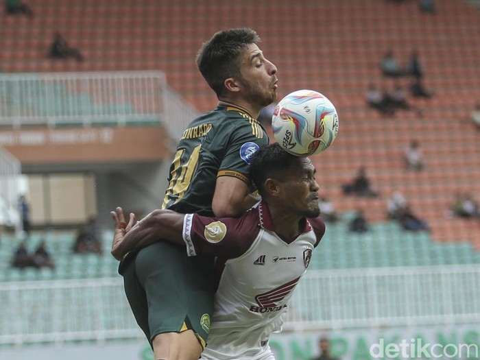 PSM Makassar membungkam perlawanan Persikabo 1973 dengan 10 pemain. Kemenangan PSM diraih berkat gol tunggal dari sang kapten, Wiljan Pluim.