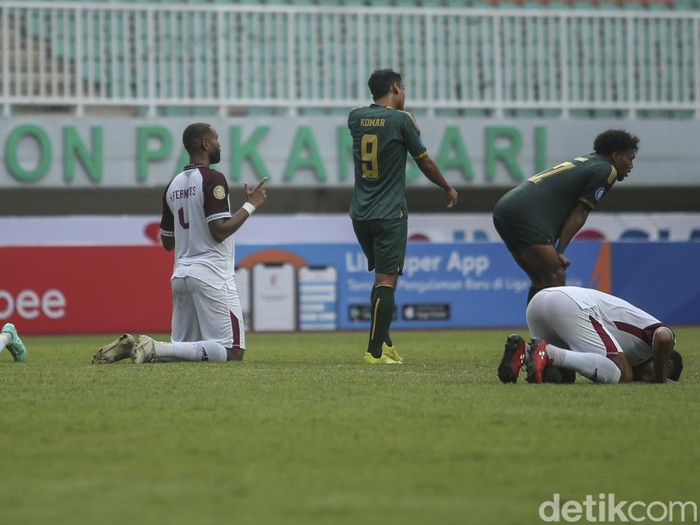 PSM Makassar membungkam perlawanan Persikabo 1973 dengan 10 pemain. Kemenangan PSM diraih berkat gol tunggal dari sang kapten, Wiljan Pluim.