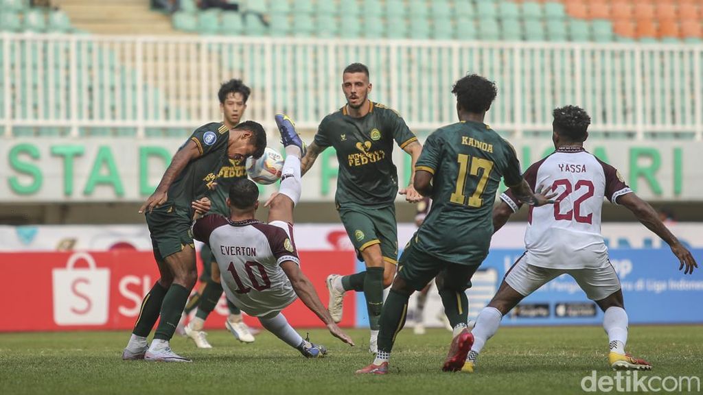 10 Pemain PSM Kalahkan Persikabo 1-0 10 Pemain PSM Kalahkan Persikabo 1-0