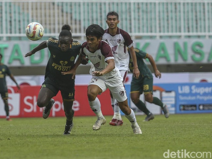 PSM Makassar membungkam perlawanan Persikabo 1973 dengan 10 pemain. Kemenangan PSM diraih berkat gol tunggal dari sang kapten, Wiljan Pluim.