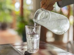 Ini Jumlah Konsumsi Air Putih yang Cocok buat Turunkan BB