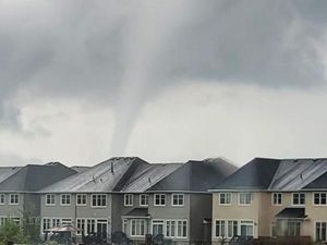 Video: Angin Tornado Berputar di Atas Laut Kota Havana Kuba Video: Angin Tornado Berputar di Atas Laut Kota Havana Kuba