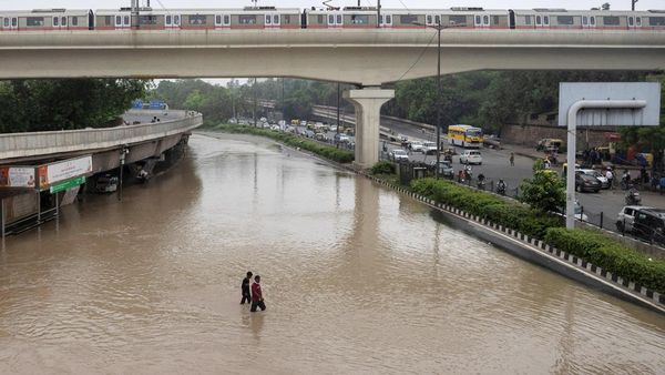 Bak Sungai, Begini Penampakan Banjir Rendam Jalanan di India