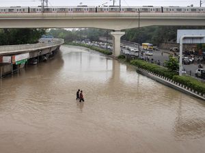 Bak Sungai, Begini Penampakan Banjir Rendam Jalanan di India