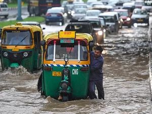 Pilu 16.000 Warga India Ngungsi ke Kolong Jalan Layang Gegara Banjir