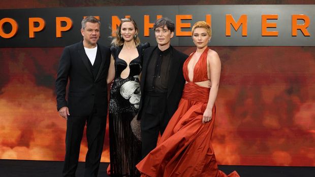 (L-R) US actor Matt Damon, British Actor Emily Blunt, Irish actor Cillian Murphy and British Actor Florence Pugh pose on the red carpet upon arrival for the UK premiere of 