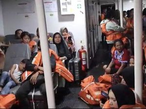 KM Sakura Express Mati Mesin, 2 Penumpang Anak-anak Dilarikan ke RS KM Sakura Express Mati Mesin, 2 Penumpang Anak-anak Dilarikan ke RS