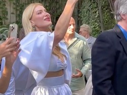 Wanita Jadi Viral karena Baju Kondangannya, Sampai Bikin Pengantin Marah