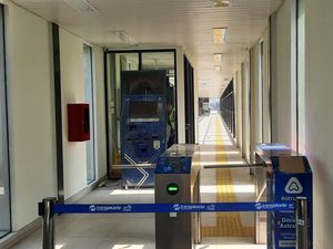 Warga Kecewa Halte TransJ Gatot Subroto LIPI Tak Jadi Beroperasi Hari Ini Warga Kecewa Halte TransJ Gatot Subroto LIPI Tak Jadi Beroperasi Hari Ini