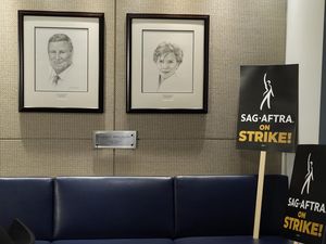 SAG-AFTRA Strike Berakhir! Hollywood Bergelora Lagi SAG-AFTRA Strike Berakhir! Hollywood Bergelora Lagi