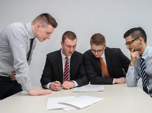 Owner Adalah: Arti, Tugas, Bedanya dengan CEO dan Founder Owner Adalah: Arti, Tugas, Bedanya dengan CEO dan Founder