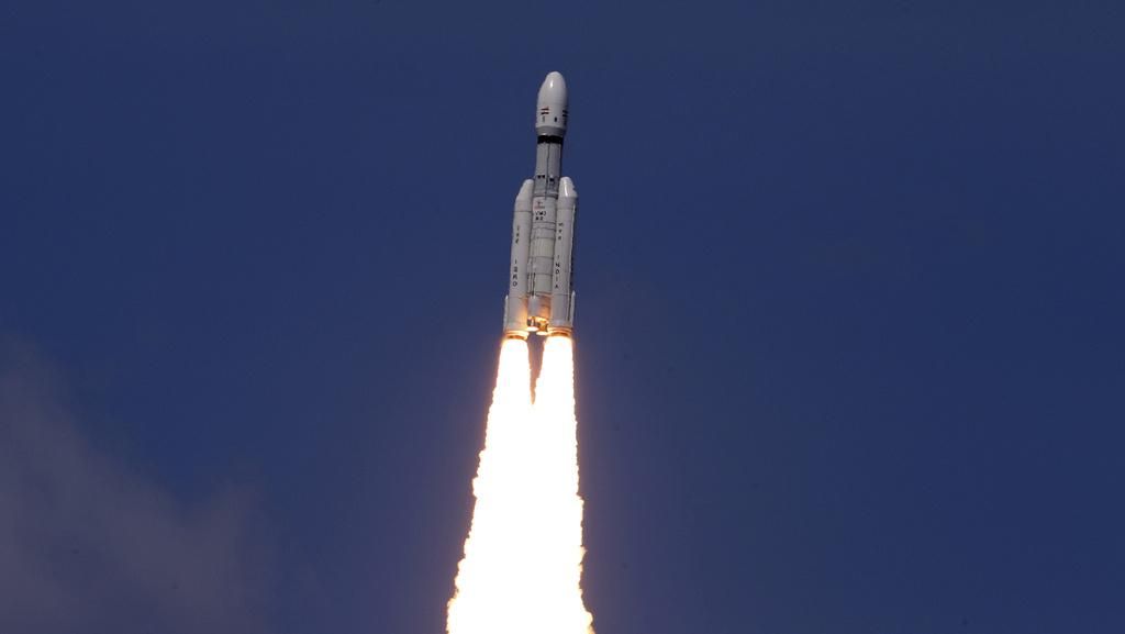 Momen Peluncuran Roket India untuk Eksplorasi Permukaan Bulan Momen Peluncuran Roket India untuk Eksplorasi Permukaan Bulan