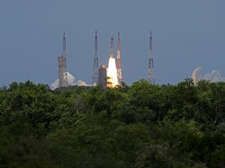 Sukses Meluncur, Kapan Wahana Antariksa India Mendarat di Bulan?