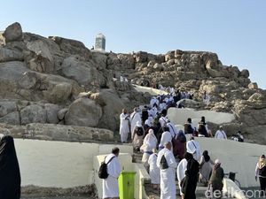 Jabal Rahmah, Tak Sekedar Tempat Bertemunya Adam dengan Hawa Jabal Rahmah, Tak Sekedar Tempat Bertemunya Adam dengan Hawa