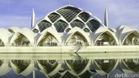 Potret Megahnya Masjid Al Jabbar Karya Ridwan Kamil