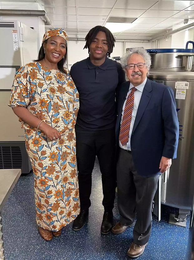 Khuraira Musa, Hanif Mouehla, dan Dr. Mitchell Cairo/Foto: wmchealth.org Khuraira Musa, Hanif Mouehla, dan Dr. Mitchell Cairo/Foto: wmchealth.org