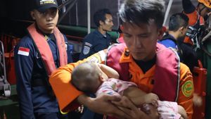 Detik-detik Evakuasi 151 Penumpang KM Sakura Express Kandas Hampir 10 Jam