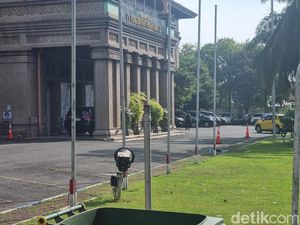 Dirut PTPN XI Surabaya Sempat Diperiksa KPK Saat Penggeledahan Dirut PTPN XI Surabaya Sempat Diperiksa KPK Saat Penggeledahan