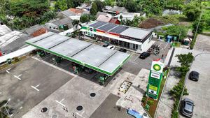 Menuju Zero Emisi, SPBU Pasang Panel Surya di Atap