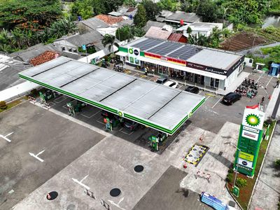Menuju Zero Emisi, SPBU Pasang Panel Surya di Atap