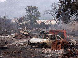 Ngeri! Kebakaran Hutan di Kroasia Hanguskan Mobil dan Rumah