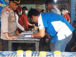 Puluhan Sopir Bus Dites Urine saat Operasi Patuh Semeru 2023