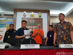 Ditahan Polisi, Pierre Gruno Acungkan Jempol