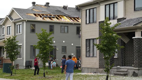 Penampakan Atap Rumah Jebol Diterjang Tornado di Kanada