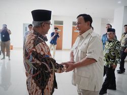 Prabowo Bertemu Ketum Muhammadiyah dan Tinjau Laboratorium Rudal di UAD