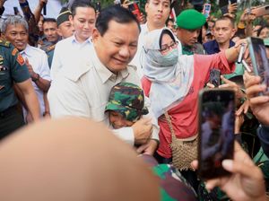 Saat Prabowo Beri Hormat ke 2 Prajurit Cilik di Koramil Mamajang Sulsel
