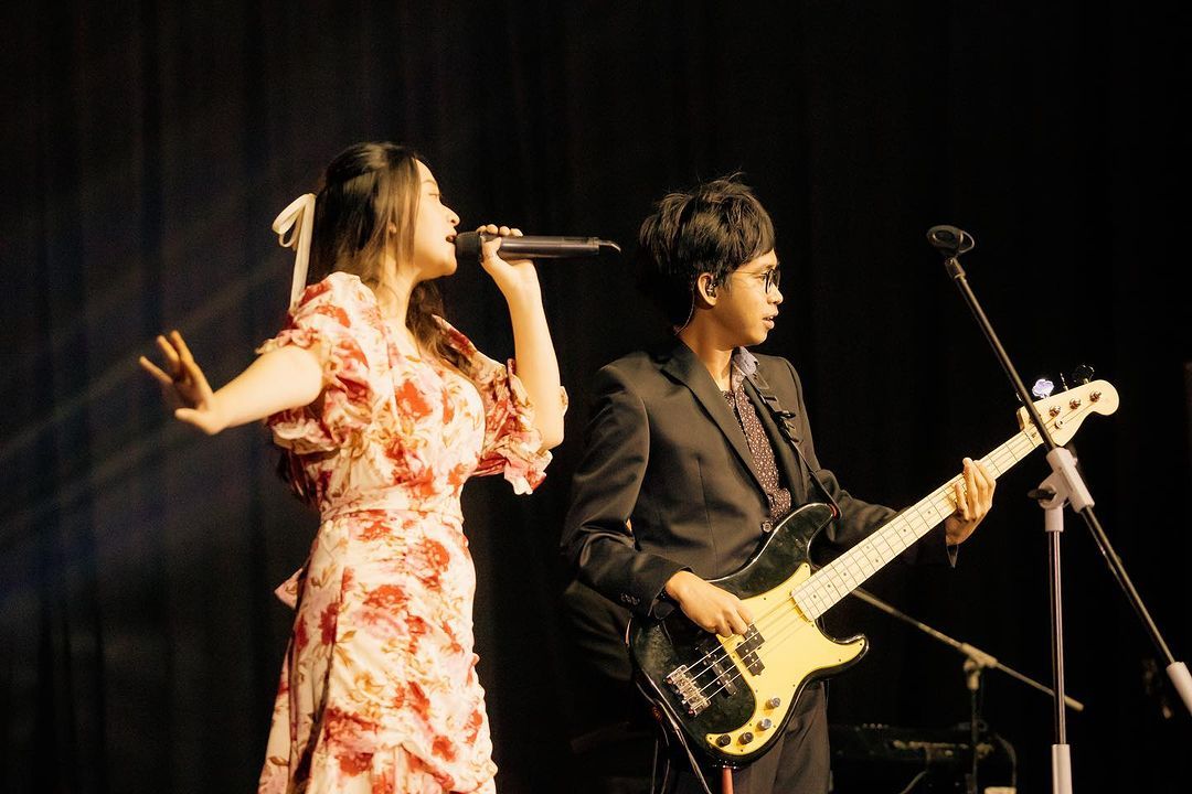 Penampilan Raissa Anggiani di panggung CXO Media  On Stage