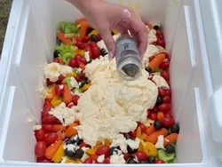 Bikin Salad di Dalam Boks Es, Netizen Ini Dihujat!