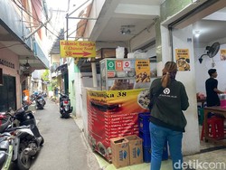 Merasakan Makan Bakmi Bangka dan Kwetiau Goreng Legendaris di Gang Sempit