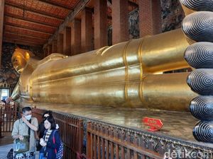 Mengunjungi Kuil Tertua Tempat Patung Buddha Berbaring di Thailand