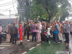 Potret Bubarnya Acara Nikahan karena K-Link Tower Kebakaran Potret Bubarnya Acara Nikahan karena K-Link Tower Kebakaran