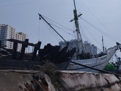 Kemenhub Kawal Pengangkatan KLM Sagam Berkah yang Terbakar di Sunda Kelapa