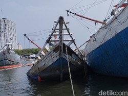 Bangkai Kapal di Pelabuhan Sunda Kelapa Belum Dievakuasi, 260 ABK Terdampak