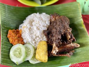 Menyantap Kenikmatan Bebek Khas Madura Bumbu Hitam Cak Kardi