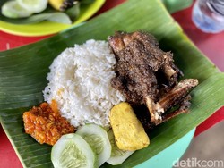 Bebek Goreng Madura Cak Kardi Ini Dijual Dalam Mobil Pickup