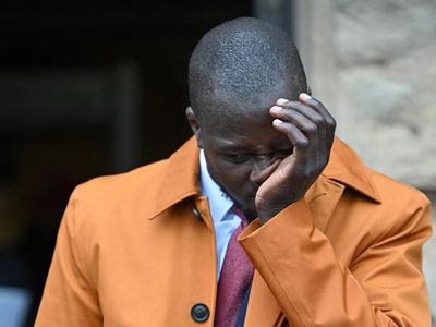 Tangis Benjamin Mendy Usai Bebas Dakwaan Pemerkosaan
