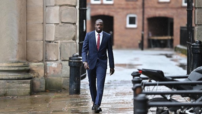 benjamin mendy pelecehan seksual pemerkosaan pesepakbola French footballer Benjamin Mendy returns to Chester Crown Court in Chester, north-west England, after the lunch break on July 14, 2023. Mendy is facing a retrial for two alleged sexual offences, six months after a jury cleared him of multiple other counts. (Photo by Oli SCARFF / AFP)