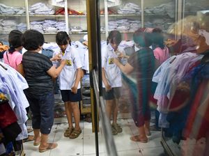 5 Tempat Membeli Seragam Sekolah di Surabaya, Buka Sampai Malam 5 Tempat Membeli Seragam Sekolah di Surabaya, Buka Sampai Malam