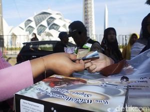 Berkah Masjid Raya Al Jabbar Putar Ekonomi Warga Lokal