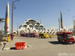 Jabar Hari Ini: Pungli Terjadi di Masjid Al Jabbar Bandung Jabar Hari Ini: Pungli Terjadi di Masjid Al Jabbar Bandung