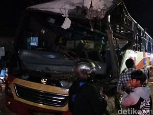 Sopir Kontainer Tewas Saat Ngeban Usai Truk Diseruduk Bus di Probolinggo Sopir Kontainer Tewas Saat Ngeban Usai Truk Diseruduk Bus di Probolinggo