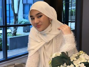 Clara Shinta Diam-diam Mualaf dan Jalani Umrah, Begini Pesan Ibunda